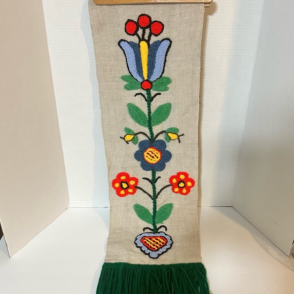 Other - Gorgeous vintage handmade yarn art wall hanging